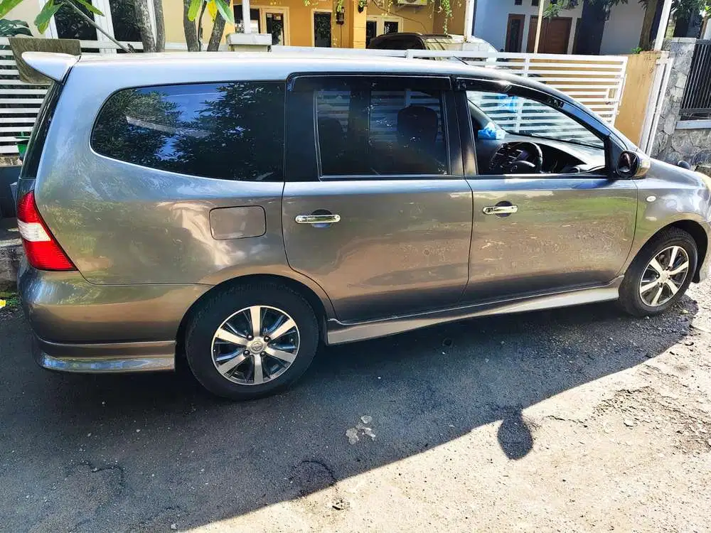 Nissan Grand livina 2013 Bensin