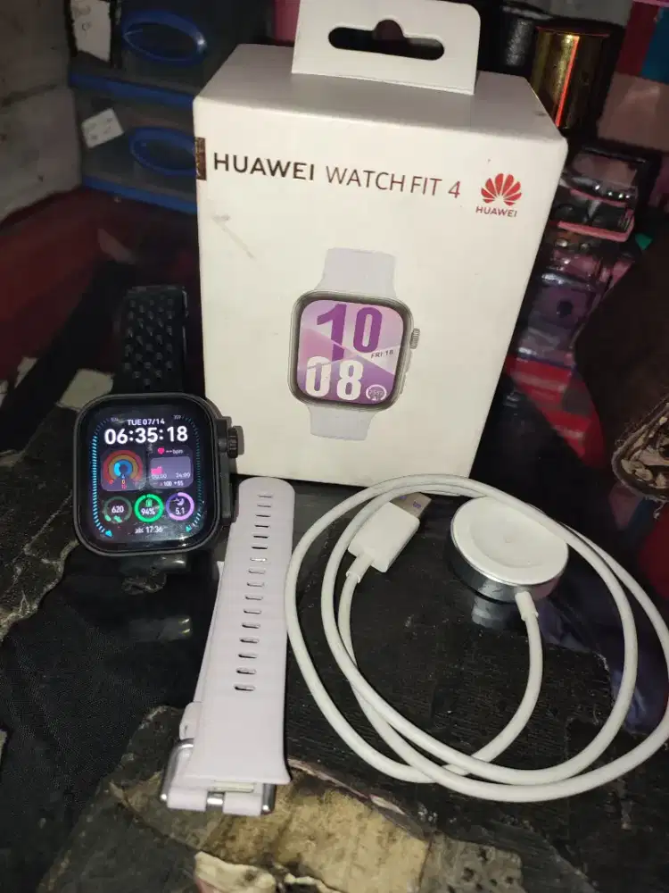 Huawei watch fit 4 ,normal fullset bonus case dan strap