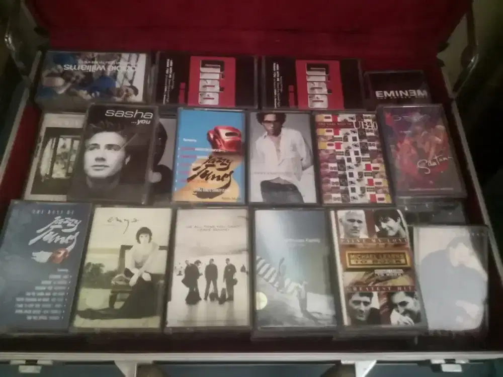 Aneka kaset pita indonesia dan barat