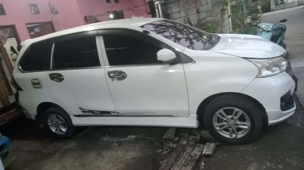Daihatsu Xenia 2011 Bensin