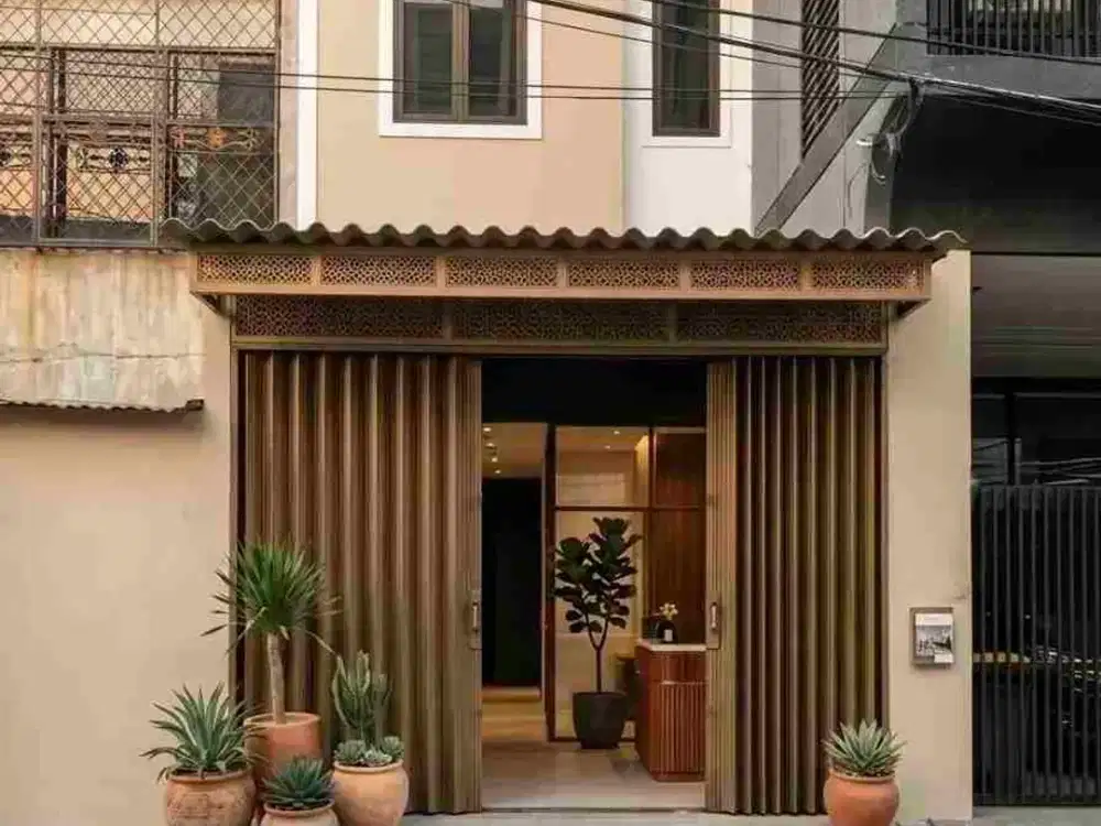 Ruko 4 lantai +tempat tinggal 5.95M dibawah harga pasaran strategis pertokoan dan pergudangan di taman sari jakarta barat