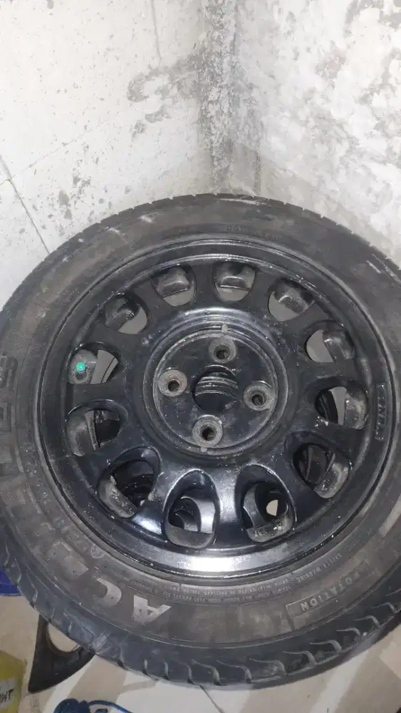 BAN DAN VELG ORIGINAL TOYOTA SOLUNA