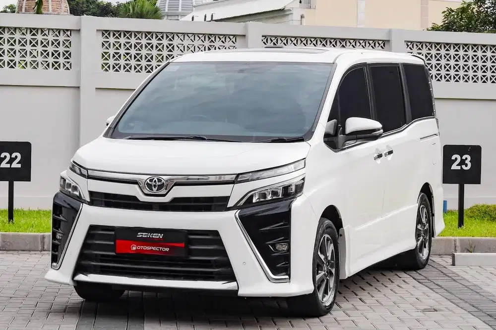 TOYOTA VOXY 2.0 AT 2018 PUTIH BERGARANSI