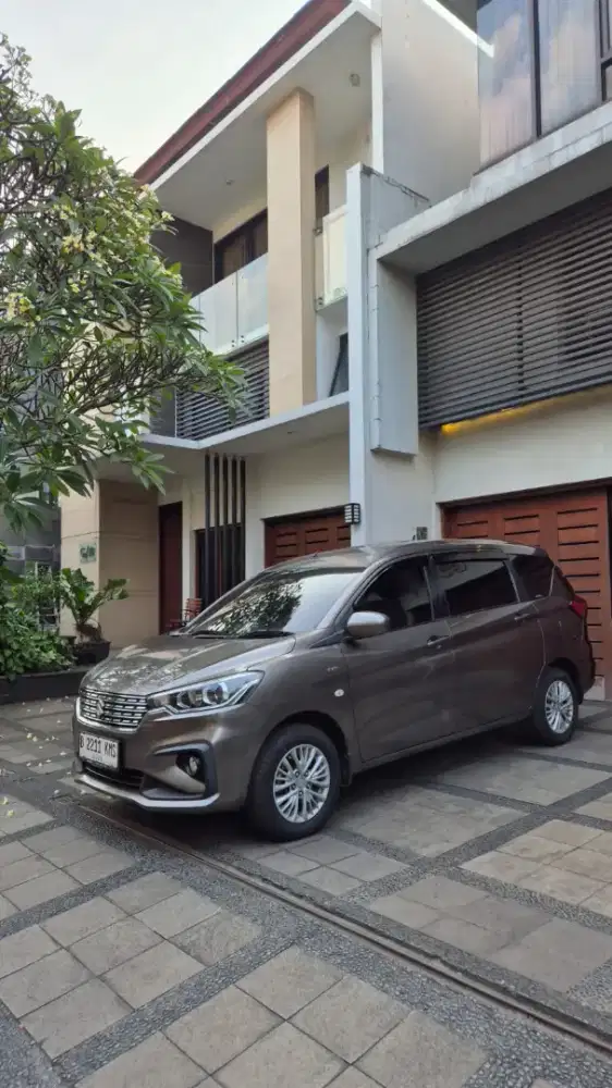 2019 Suzuki Ertiga 1.5 GL AT Istimewa Grey Metalic.