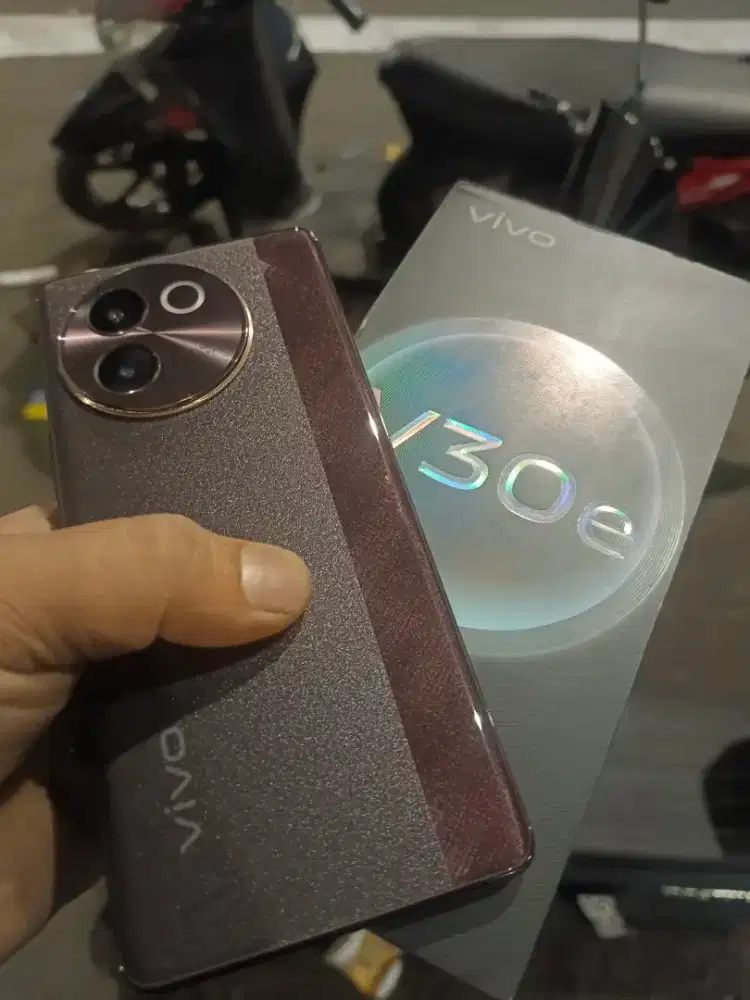 Jual vivo v30e 5G ram8+8/256 fullset ory