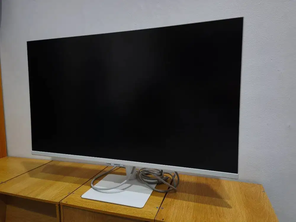 Jual Samsung Smart Monitor M7 32 Inch White M70D 4K, Mulus, No Box