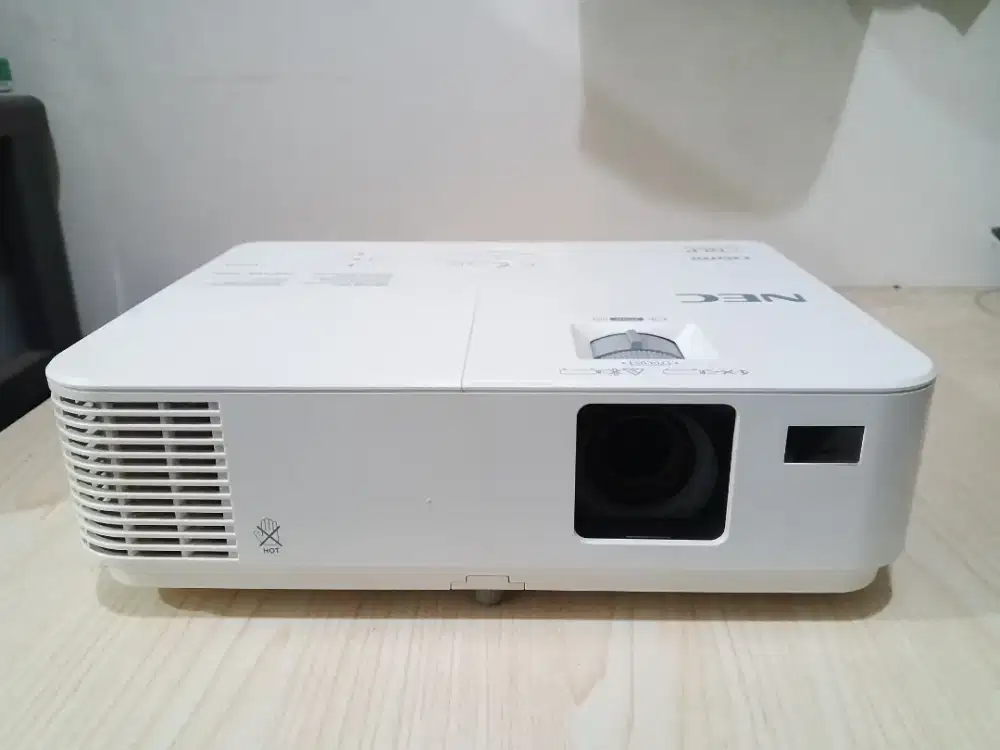 Proyektor nec ve303x HDMI 3000 ansi xga