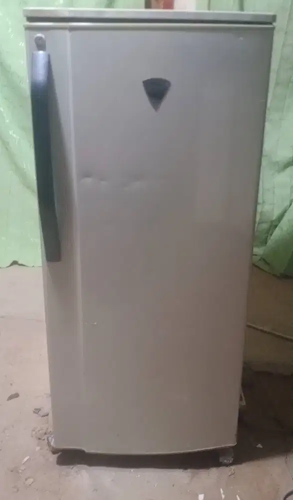 Kulkas 1 pintu SHARP.. (Diantar dalam kota Padang.Luar Kota Pakai Ongk