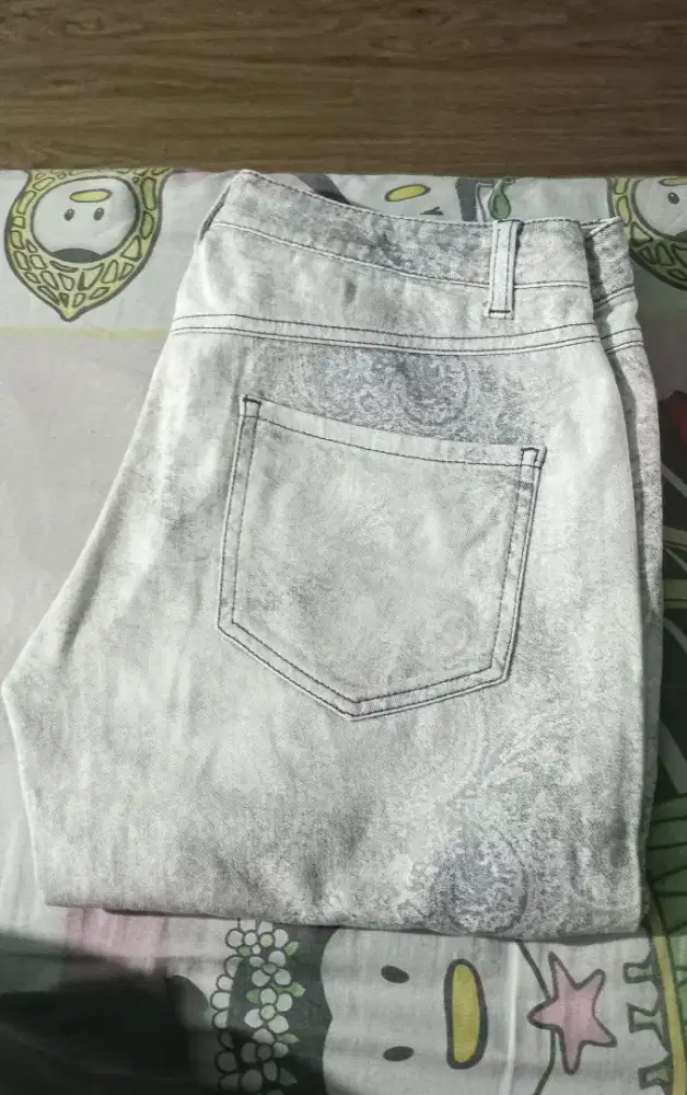 CELANA MANGO CORAK UKIRAN