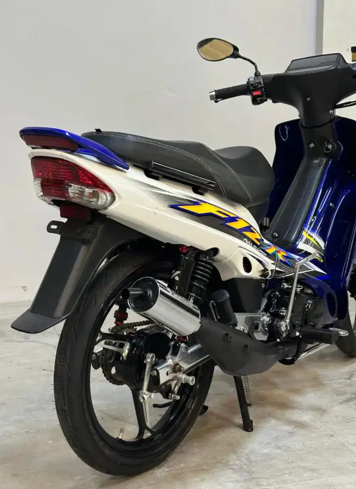 Yamaha F1ZR 2004 Putih biru