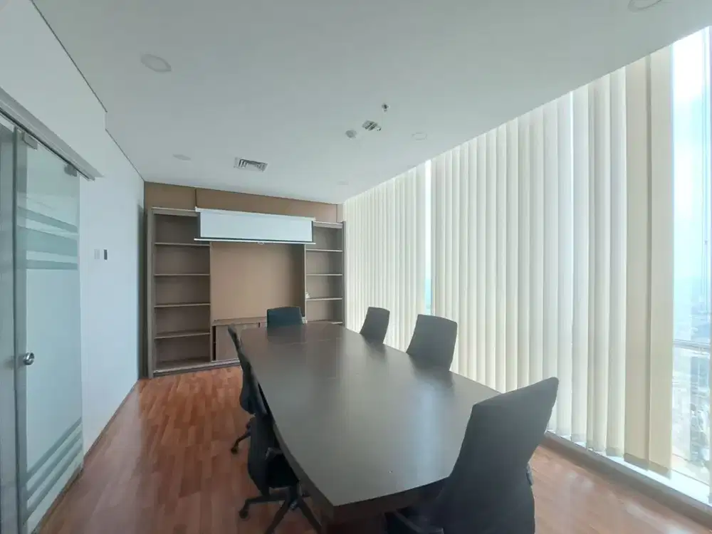 Sewa Kantor Semi Furnish 191 m2 di AXA Tower Kuningan City
