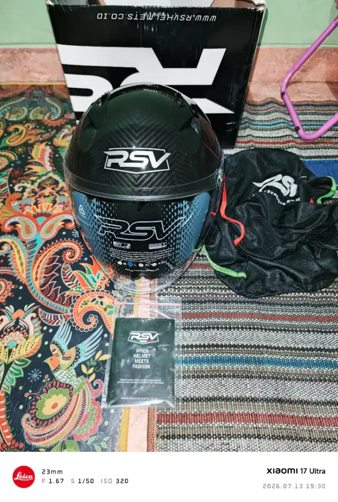 Jual helm RSV SV300 - Carbon Glossy - Size L - Kondisi Munyuss 99%
