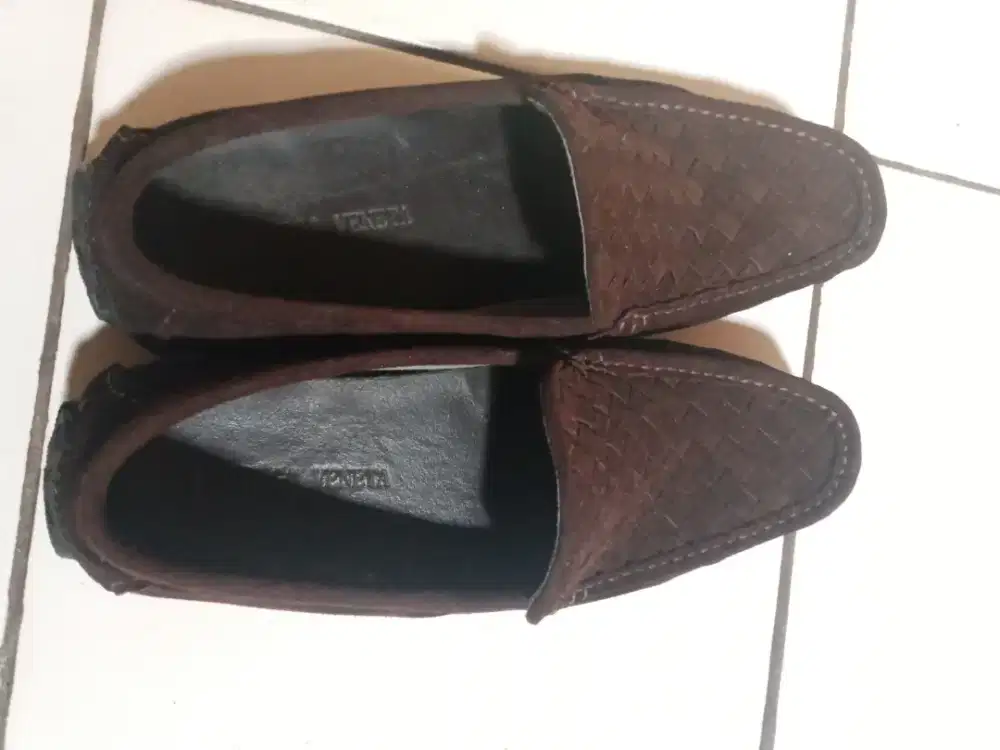 Sepatu bottega Veneta second