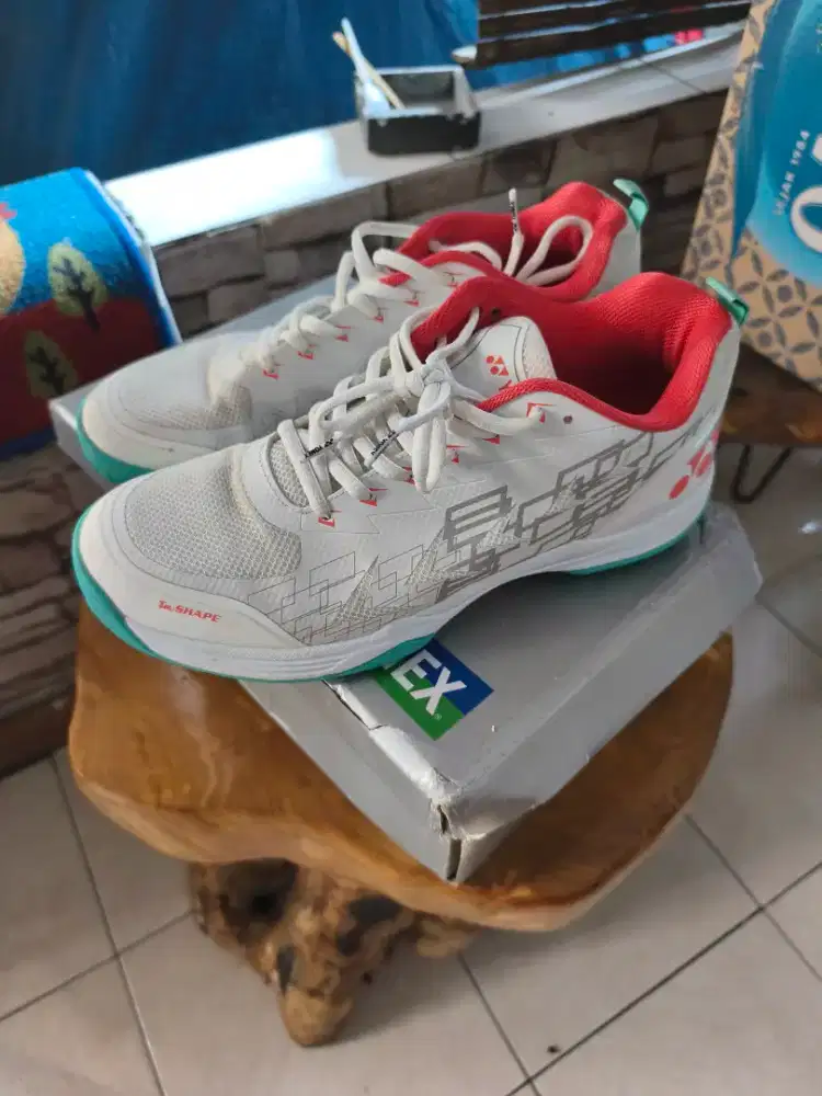 Sepatu Yonex pyro 2