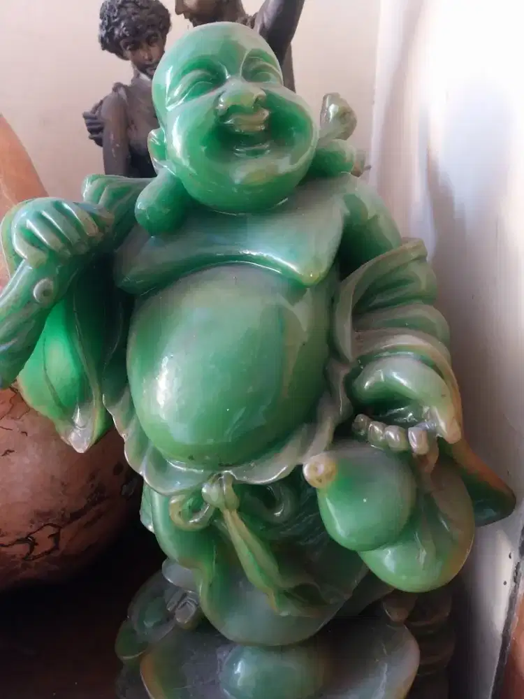 patung budha hijau