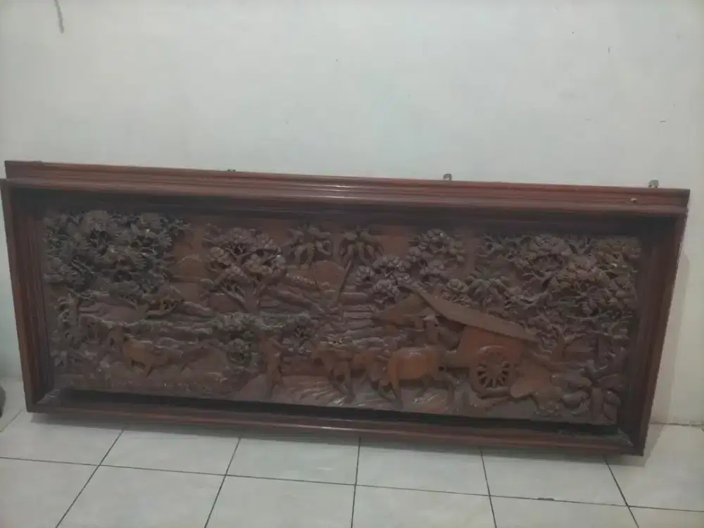 Hiasan dinding ukiran kayu Jati