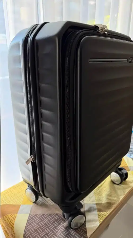 Koper american tourister spinner hitam