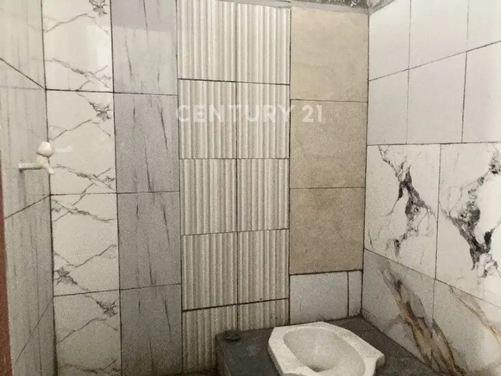 Disewakan gudang gandeng (2 unit jadi 1). Berada di area komersil Jakarta Timur