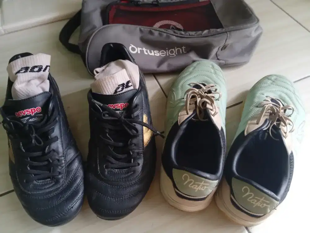Sepatu Futsal dan Sepatu sepak bola