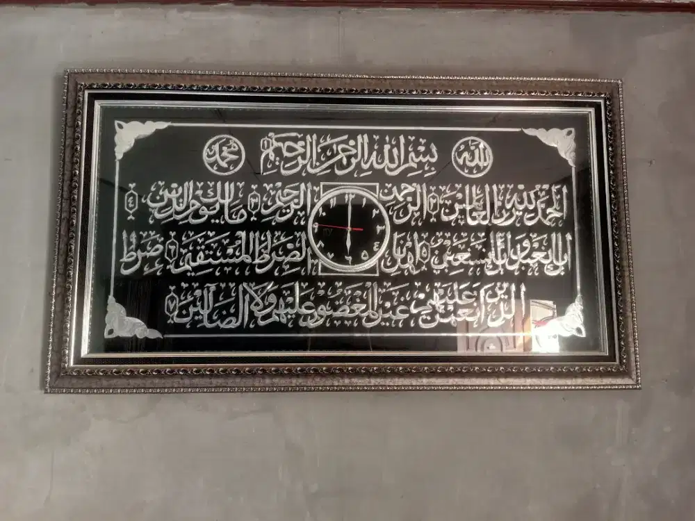 Kaligrafi ,surat al fatihah.dan jam.