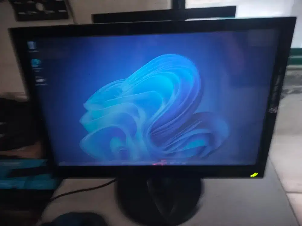 Monitor PC 19 inch layar Jernih !!
