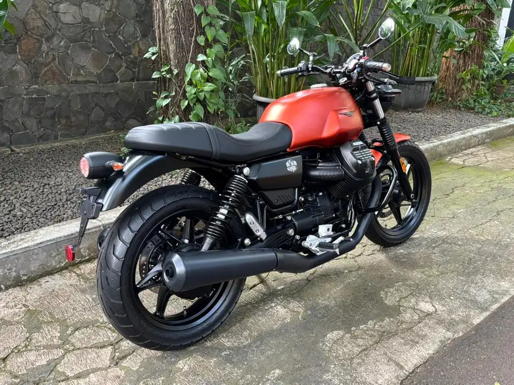 Moto Guzzi V7 IV 850 • year 2022
