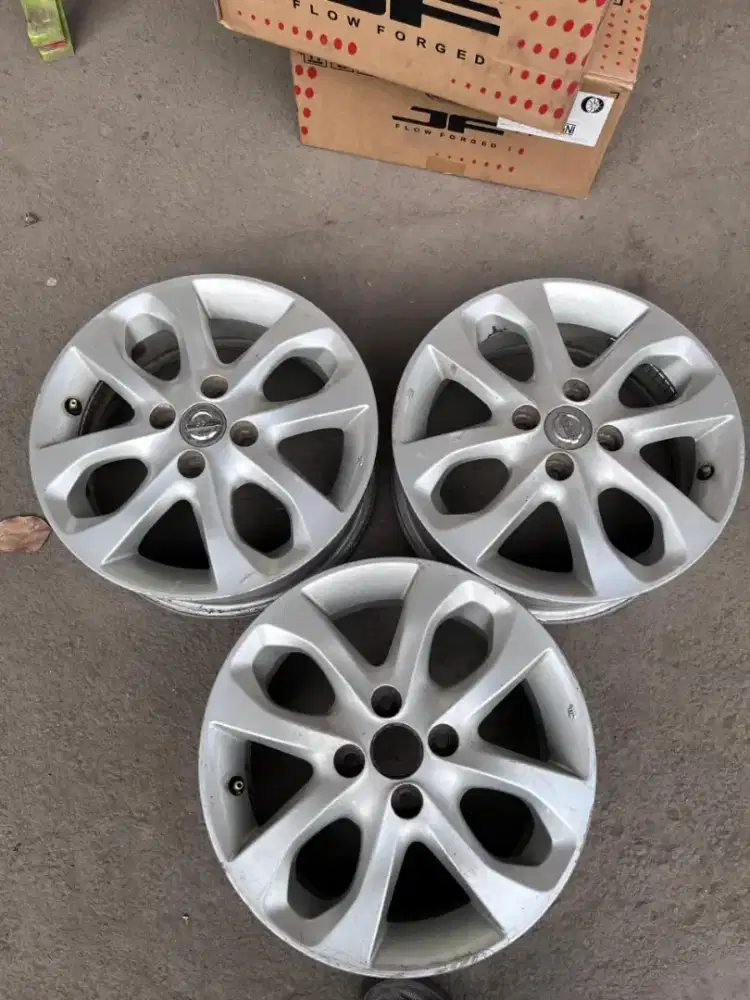 Velg original Nissan march ring 15 pcd 4x100 per buah