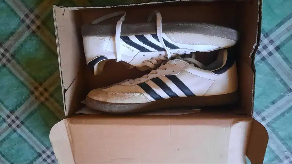Sepatu adiddas samba ukuran 42