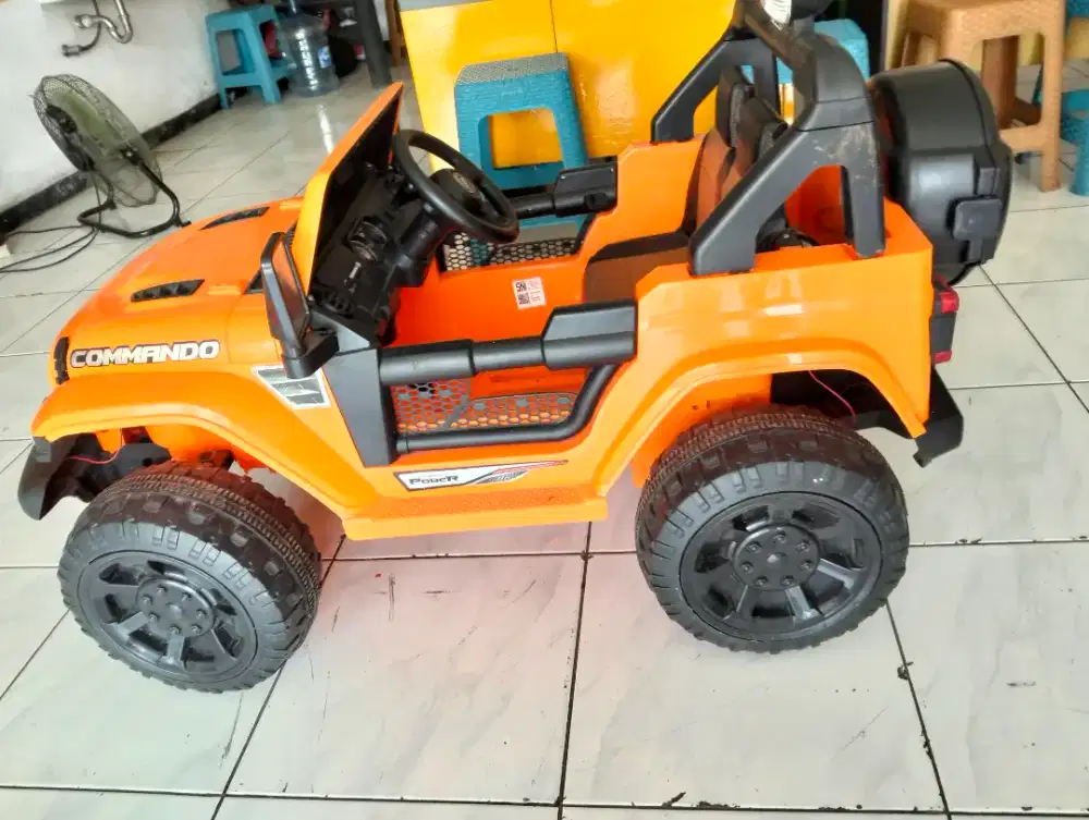 Mobil mainan aki