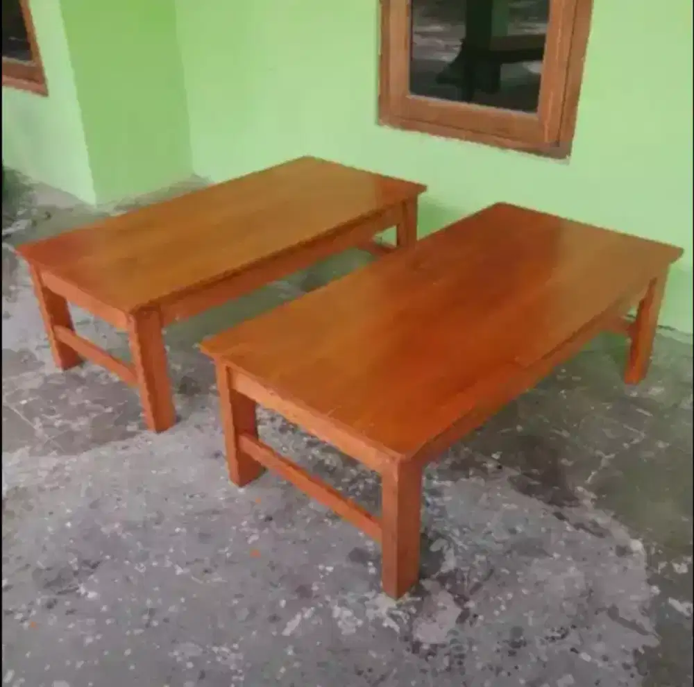 Meja lesehan warung