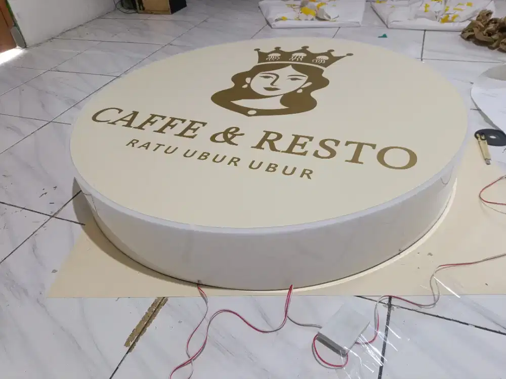 Papan nama indor dan outdor
