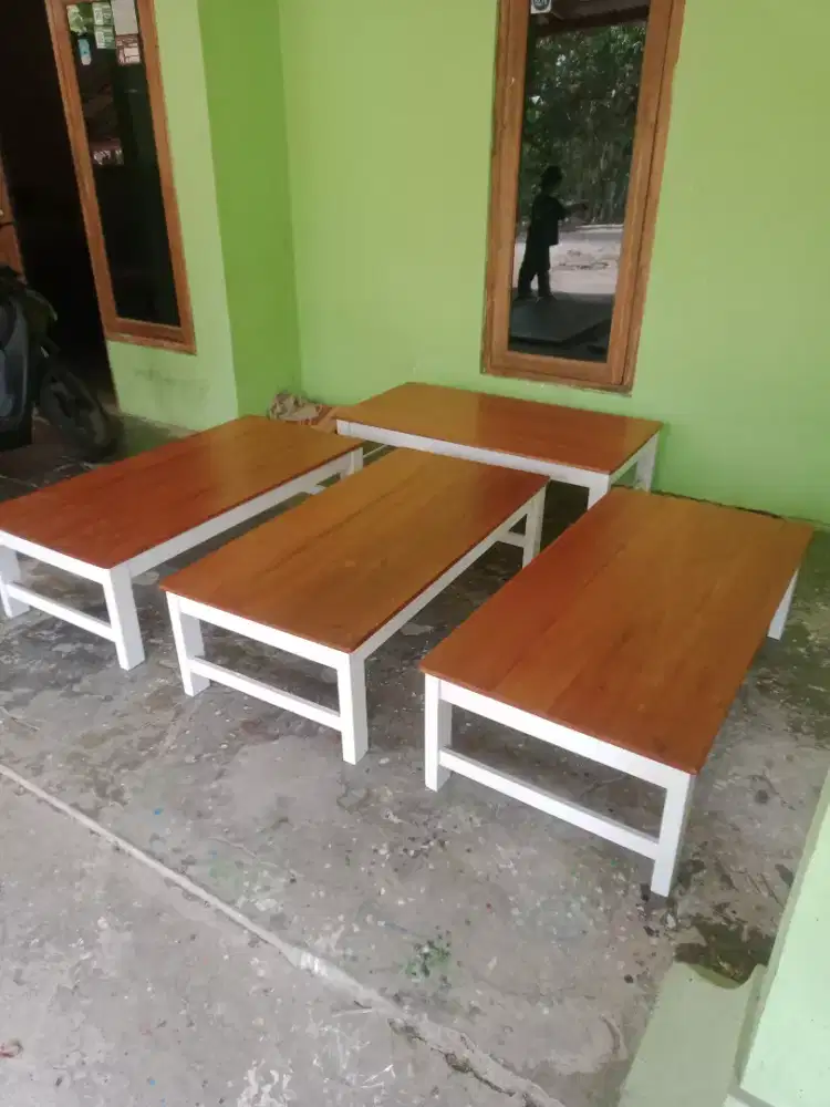Meja lesehan minimalis