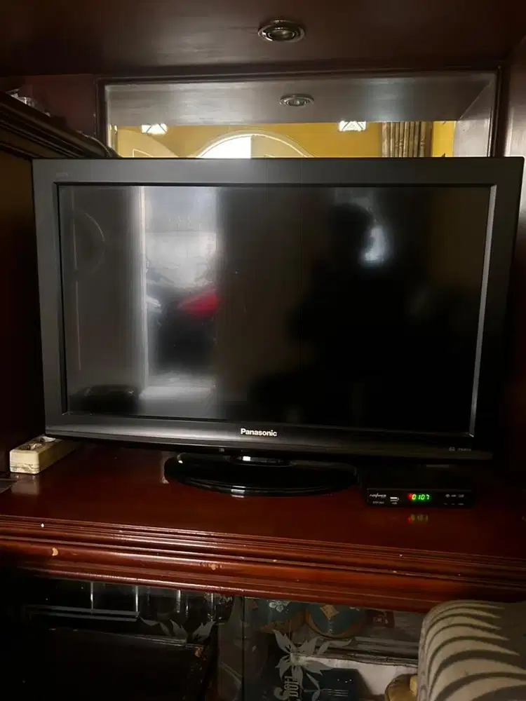 TV LED Panasonic Viera 32 inch dari 2011