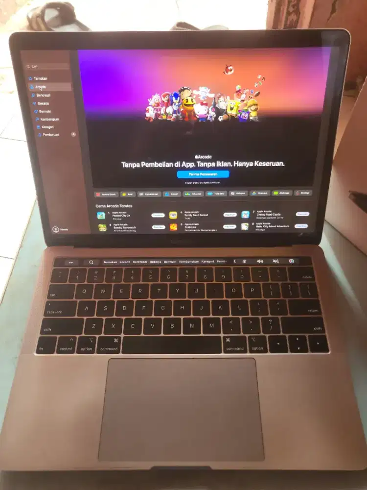 Macbook pro 13inc 2019 touchbar fullset mulus