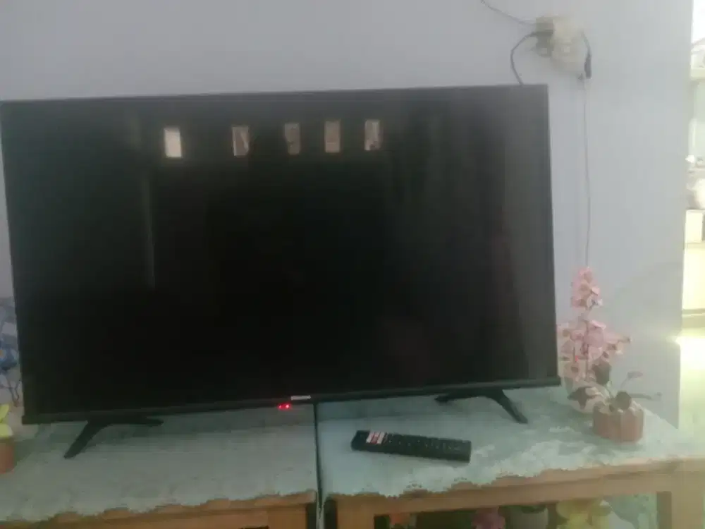 Di jual TV merk Hisense 43 ins