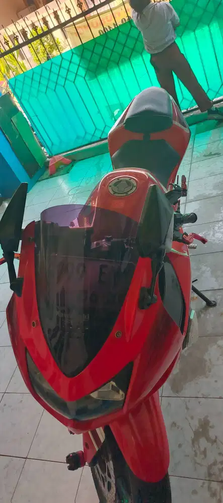 Ninja 4 silinder, warna merah thn 21010