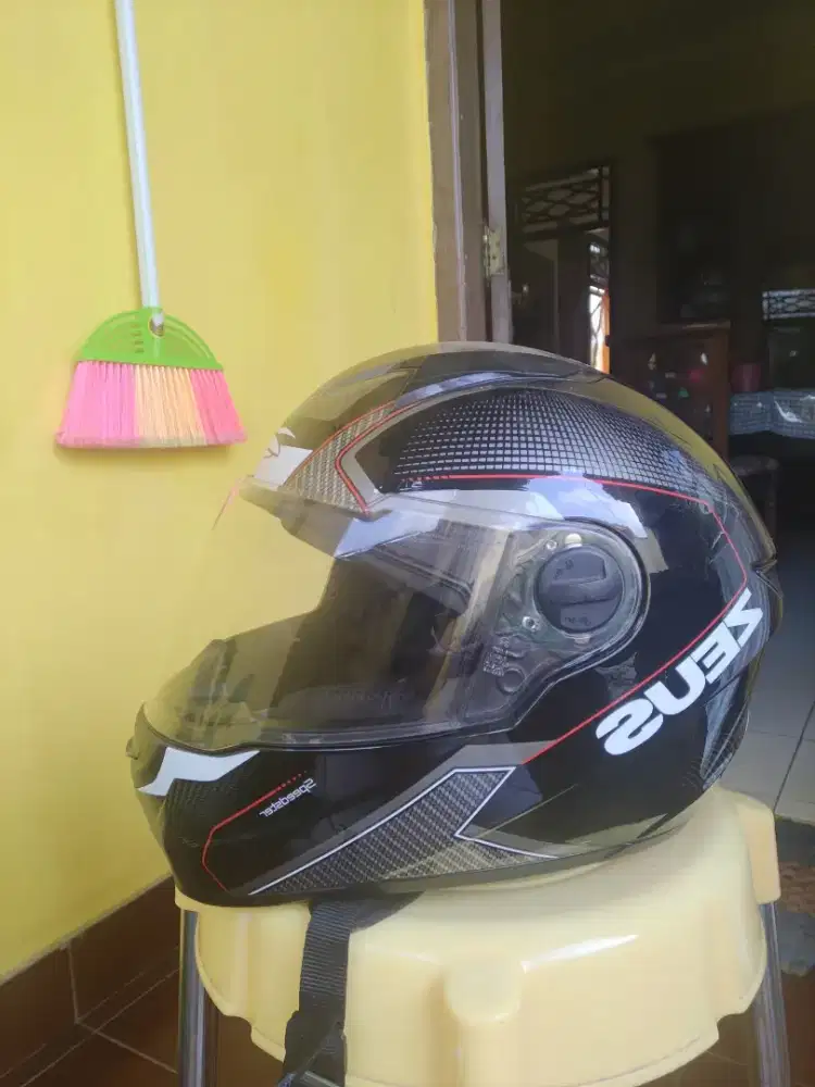 Helm zeus zc 811c