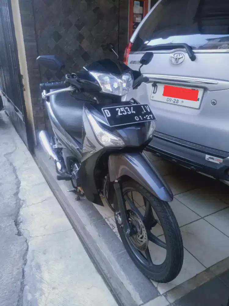 Dijual Honda Supra x 125 inject helm in THN 2011