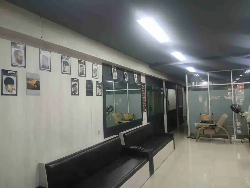 Dijual Ruko Gandeng ifolia sudah renov di  Harapan indah Bekasi