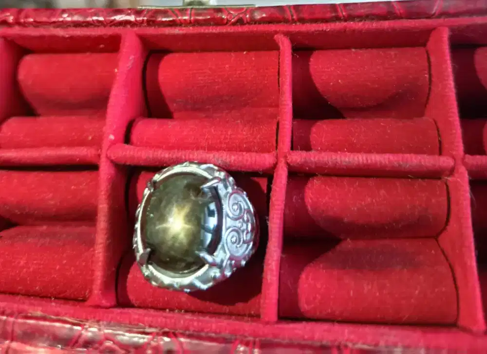 Batu black safir star