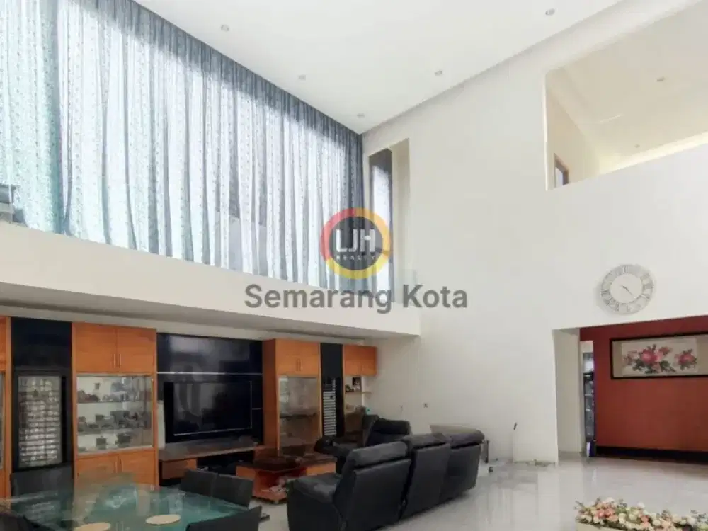 Rumah mewah di jalan Seroja