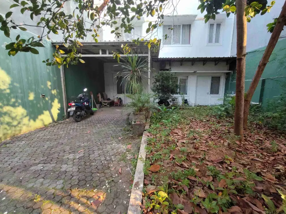 Dijual Rumah Halaman Luas Cocok utk Hunian atau Kos Kosan area Tebet Jakarta Selatan
