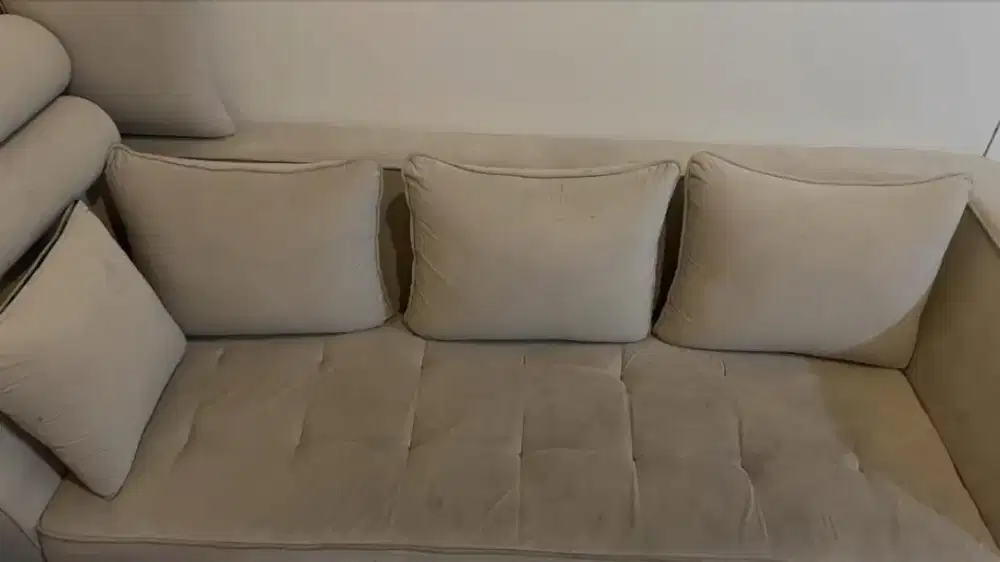 Sofa bekas lengkap dengan bantal