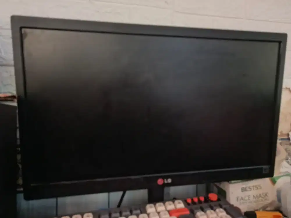 Layar monitor LG uk19. 5inch