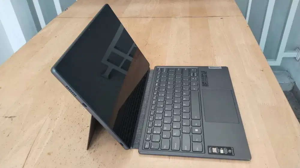 Jual cepat laptop Lenovo Ideapad Duet 51, 1 tahun,  sangat bagus (90%)