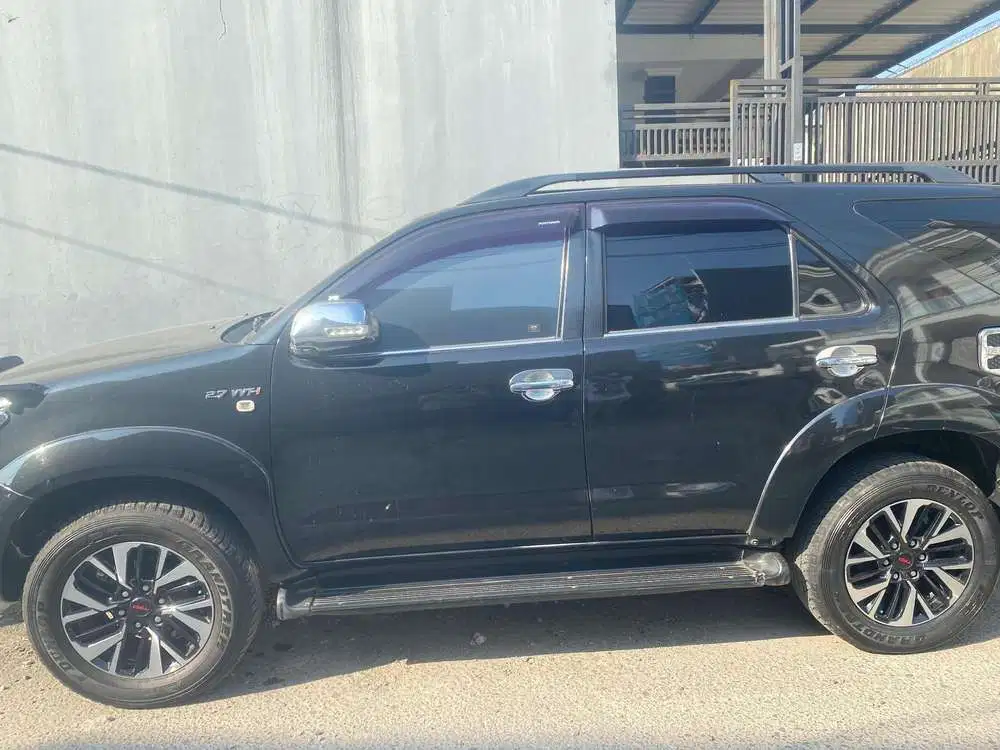 Toyota Fortuner 2011 Bensin