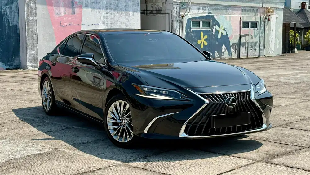 [KM 7.000 PERAK]LEXUS ES300H HYBRID ULTRA LUXURY AT 2025 LIKE NEW 2024