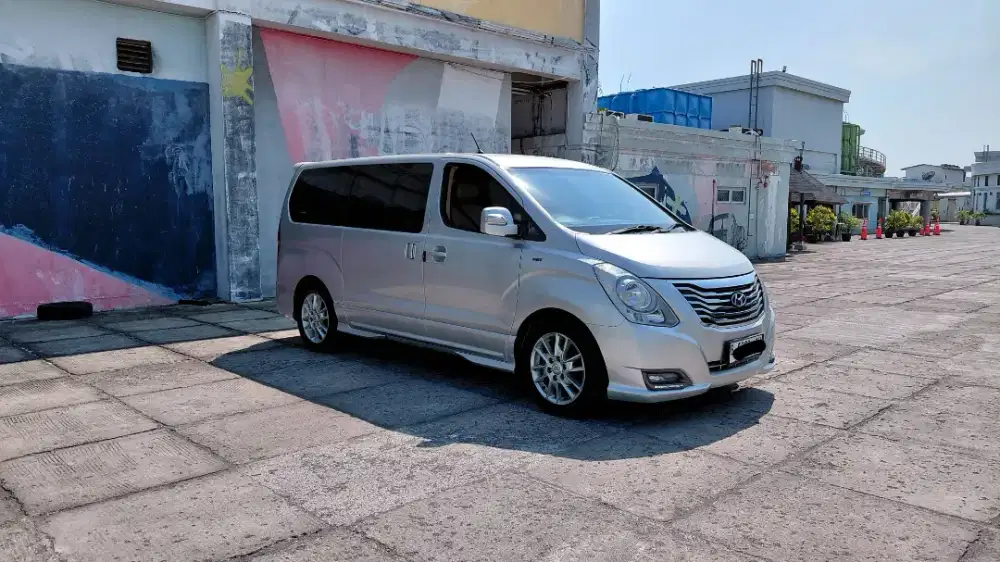 Hyundai H1 H-1 2.5 XG Diesel AT 2014 Kilometer Antik Kondisi Super