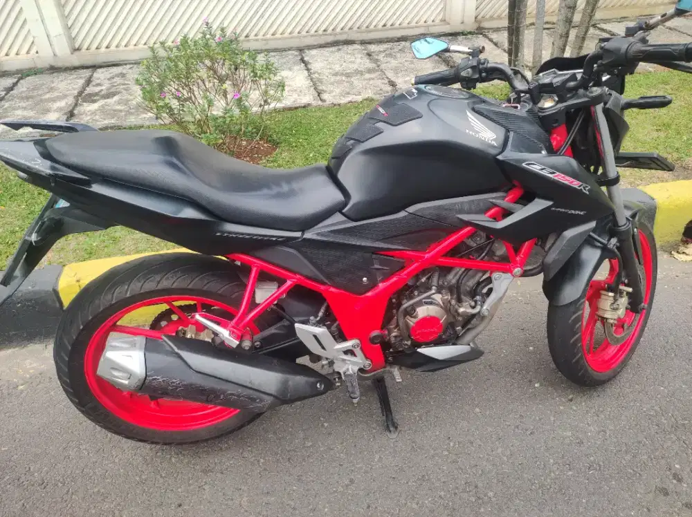 Dijual Honda cb150r 2017