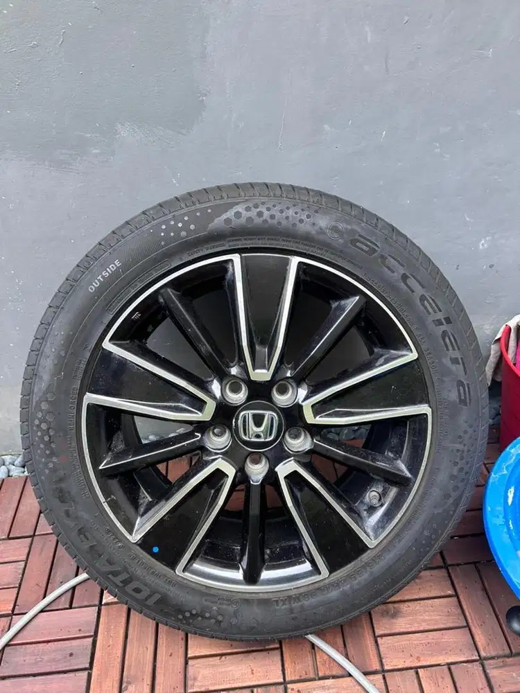 Velg dan ban R17